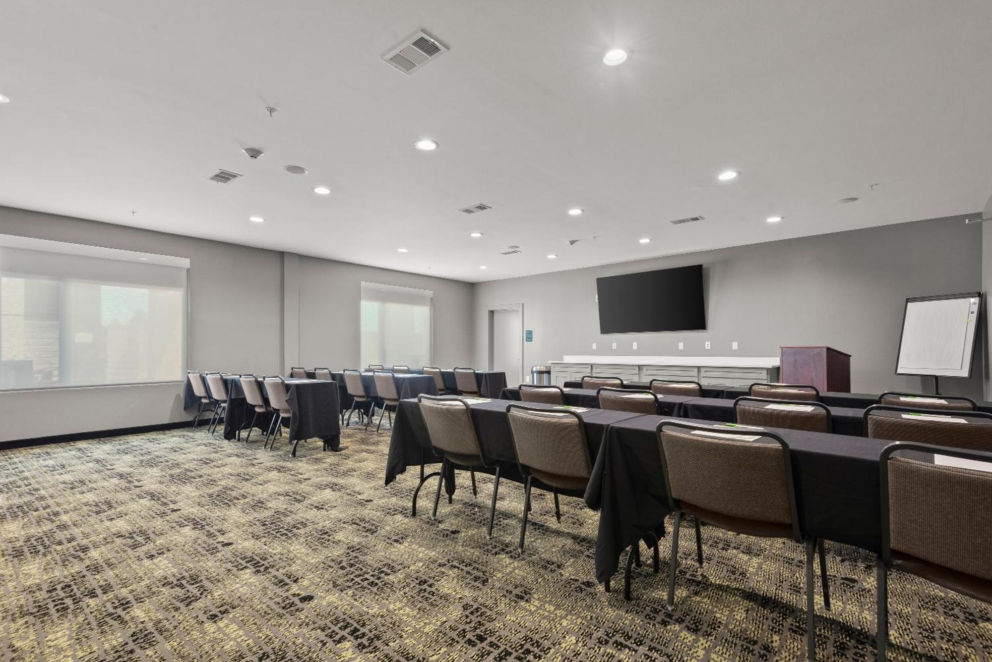 Holiday Inn Gonzales By Ihg Exterior photo